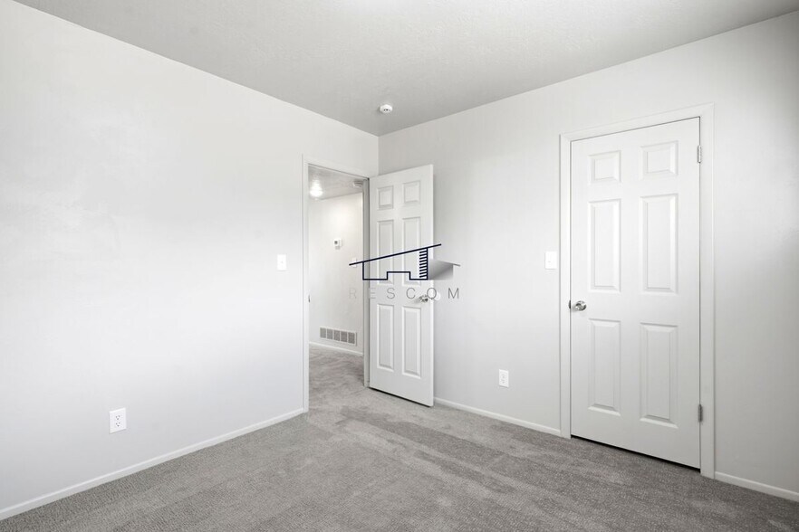Building Photo - 445 W 4900 S