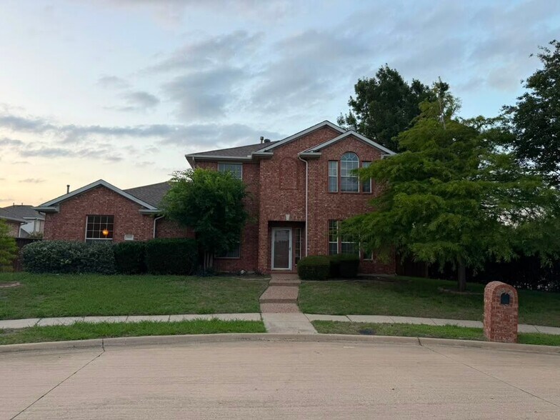 Building Photo - 5000 Crossvine Ln