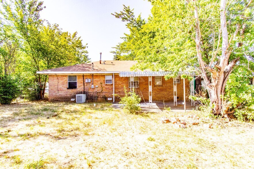 Building Photo - 2205 NW Smith Ave