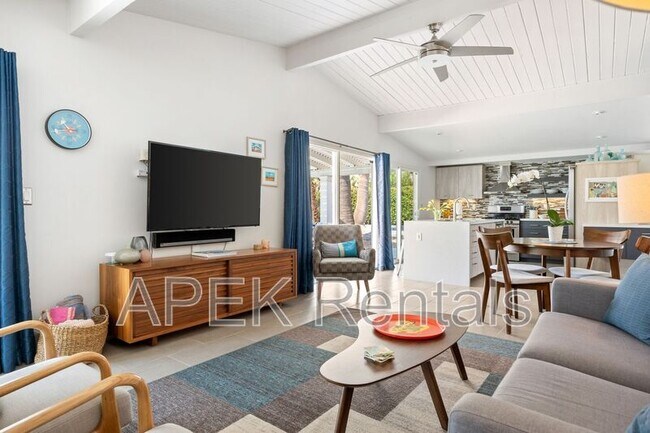 Building Photo - 915 E Racquet Club Rd