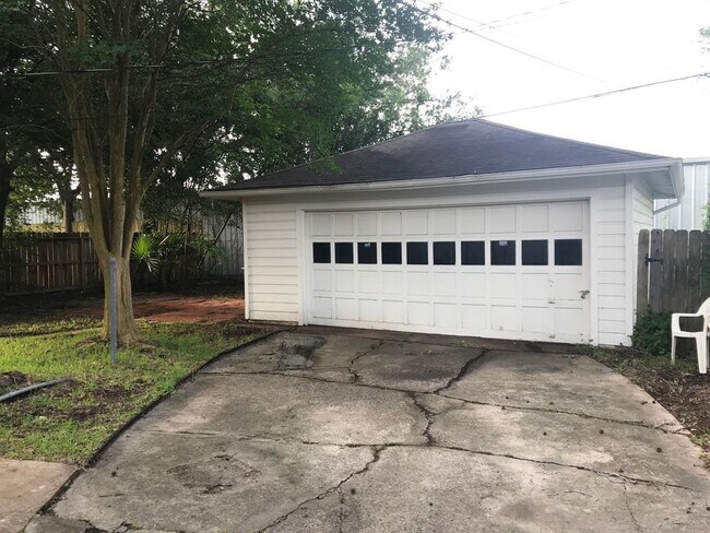 Building Photo - 1831 De Milo Dr