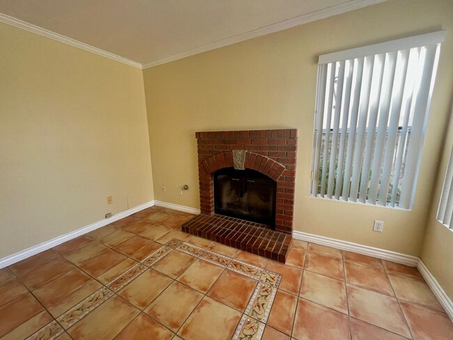 Building Photo - **3 Bedroom + Den & 3 bathroom Pool Home w...
