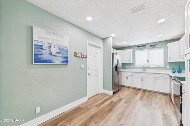 Building Photo - 4035 Oriole Ave