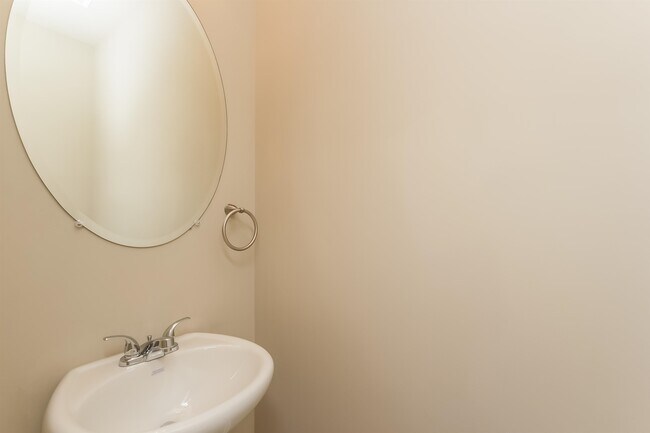 Building Photo - 207 Comet Ct