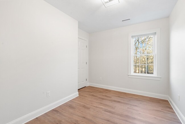 Building Photo - 57 Maple Ave