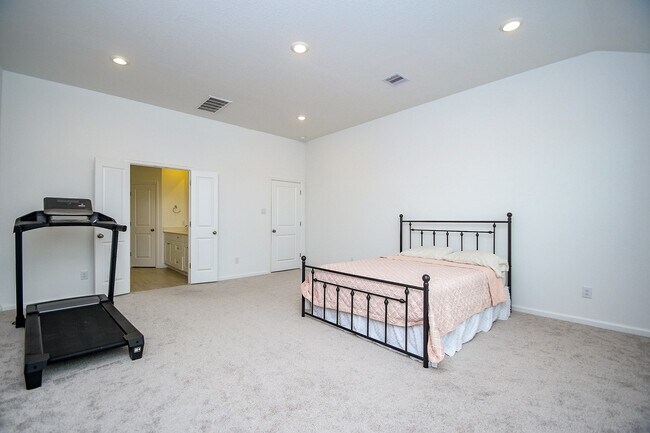 Building Photo - 28722 Mount Bonnell Dr