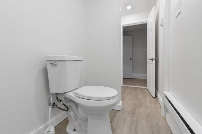 Building Photo - 20 Linden Ct