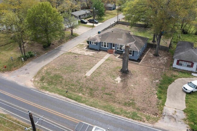 Building Photo - Coming Soon! 3 Bedroom 2 Bath 2 Carport Re...