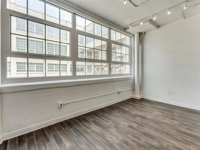 Building Photo - 2600 W 7th St