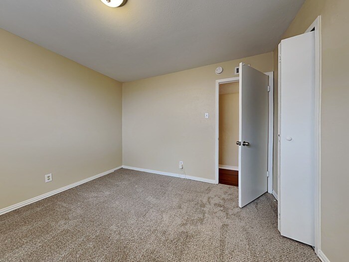 Building Photo - 1517 Camelia Dr