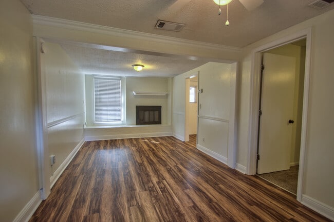 Building Photo - 2002