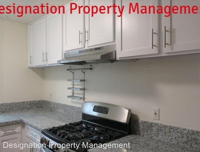 Building Photo - 2 br, 1.5 bath House - 3015 Division St. #211