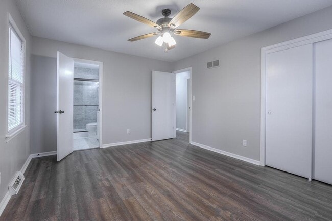Building Photo - 6725 NW Hilldale Dr