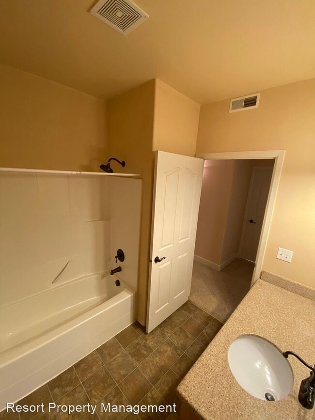 Building Photo - 3 br, 2 bath House - 6735 N Spurwing Loop 205