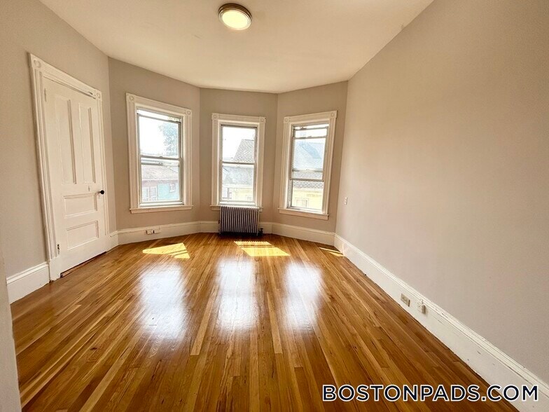 Building Photo - 22 Humphreys St