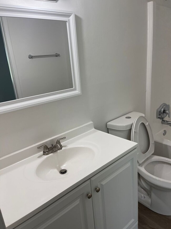 Building Photo - Find Your Perfect Home at Phoenix City Apa...