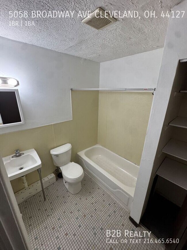 Building Photo - 5058 Broadway Ave