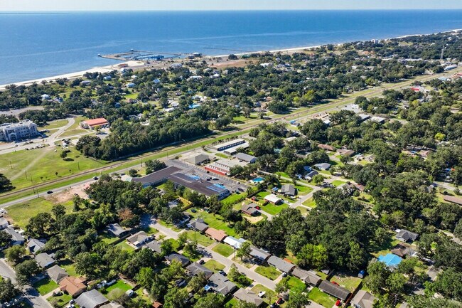 Building Photo - 114 Lassere Cir