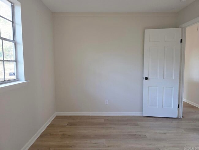 Building Photo - 5505 Crescent Dr