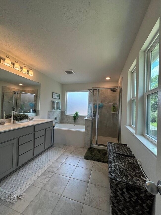 Building Photo - 734 Hardwood Grv Ct