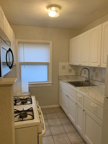 Building Photo - 71 Newkirk Ave