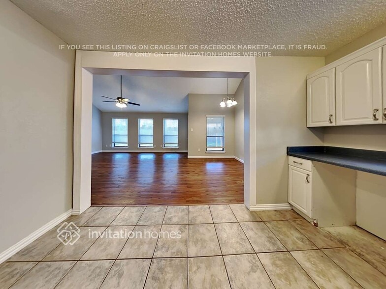 Building Photo - 519 Thomas