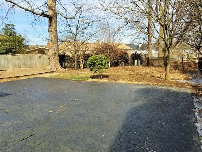 Building Photo - 8203 Camberley Dr