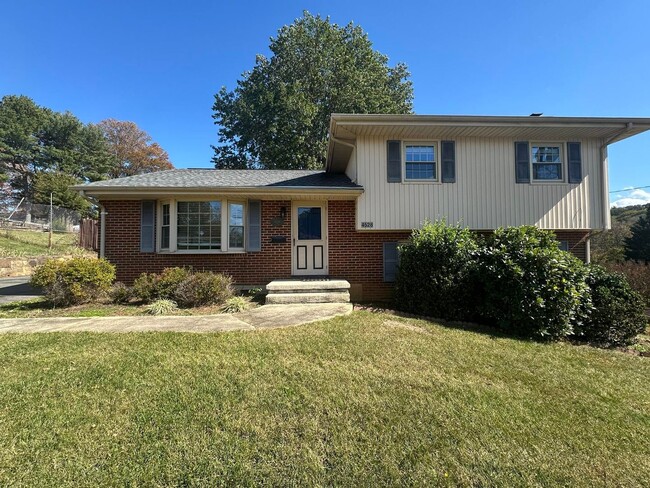 Primary Photo - 3 bedrooms 2 baths, Split Level in the loc...