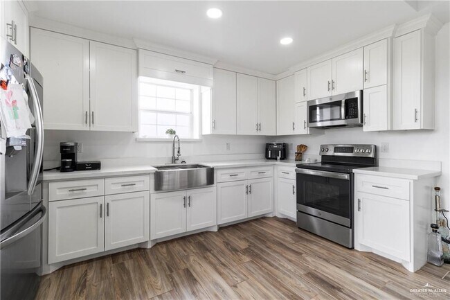 Building Photo - 13 Jesus Flores Rd