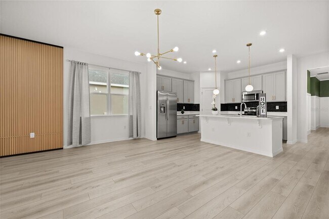 Building Photo - 1335 Normandy Dr