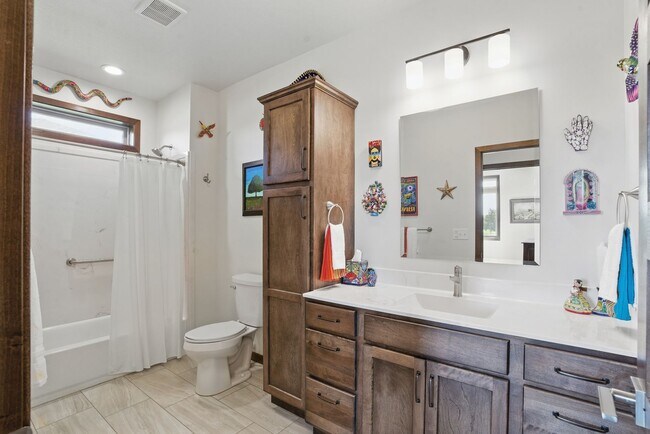 Building Photo - 5700 Island Ct
