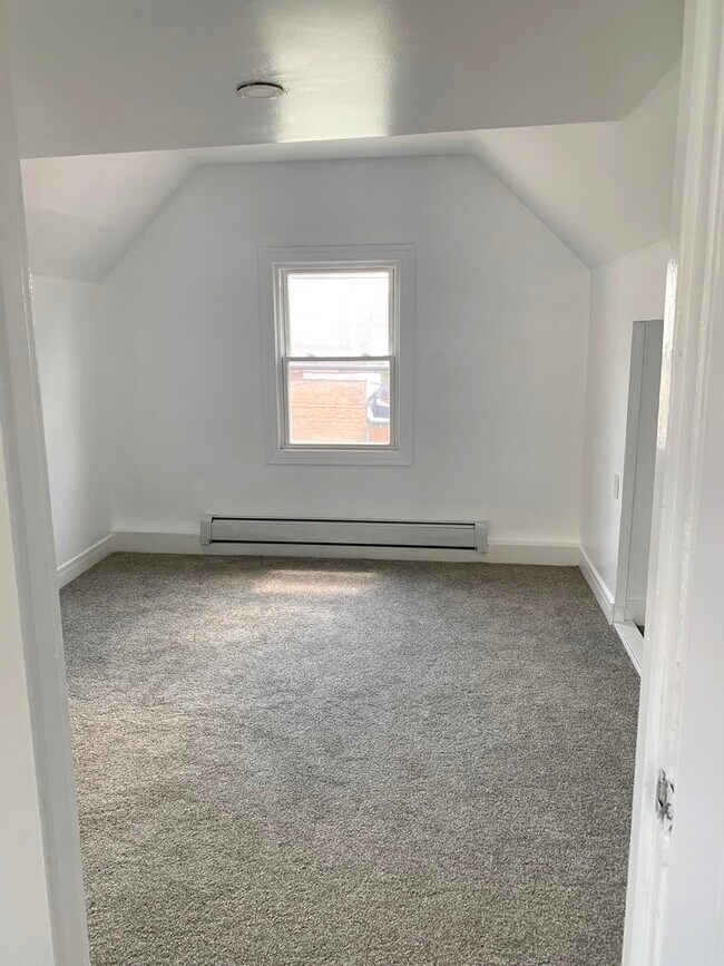 Building Photo - 2208 N Lorel Ave
