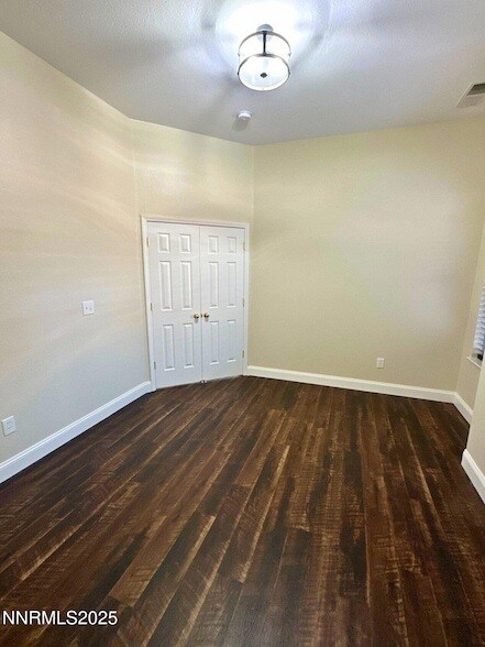 Building Photo - 1390 S Fox Glen Ct