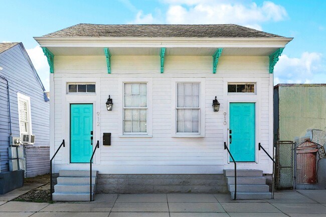 Primary Photo - 910-912 N Prieur St