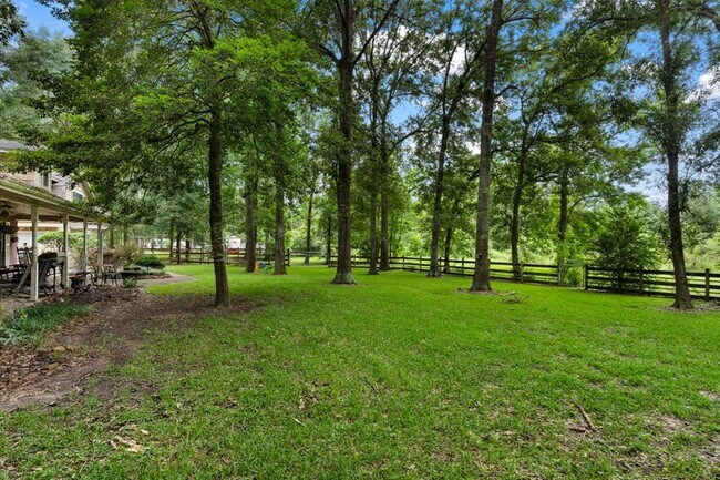 Building Photo - 900 Springwood Dr