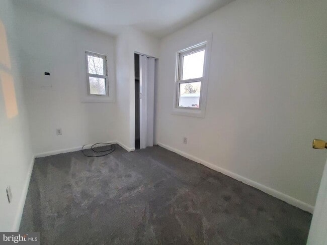 Building Photo - 72 Peony St