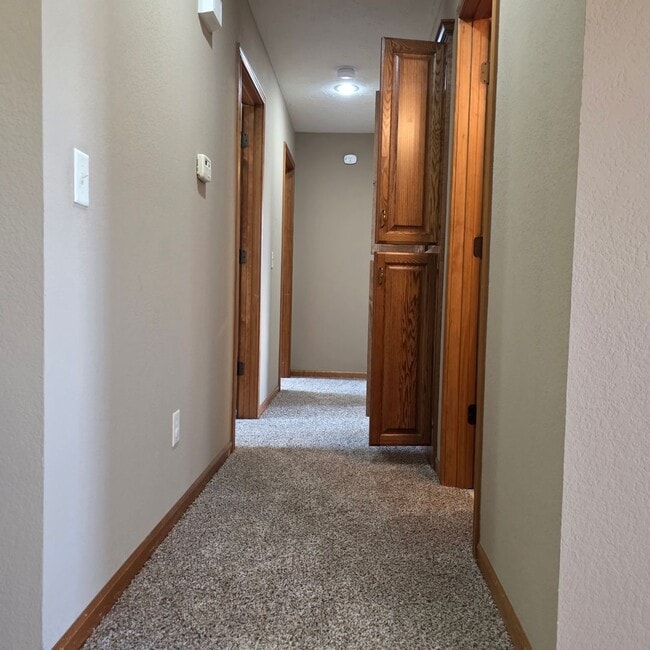 Building Photo - Charming 3-Bedroom Home in a Quiet Subdivi...