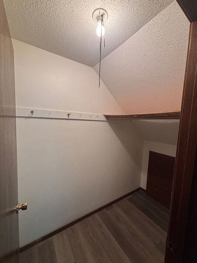 Building Photo - Fandre Dr 2823-2825