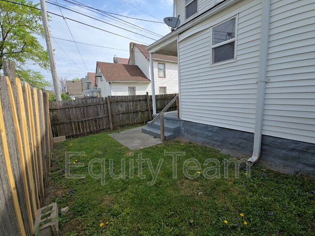 Building Photo - 421 S Jersey St