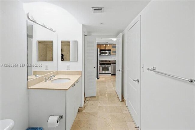 Building Photo - 2101 Brickell Ave