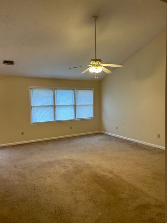 Building Photo - The Vineyard Ranch Home     260207