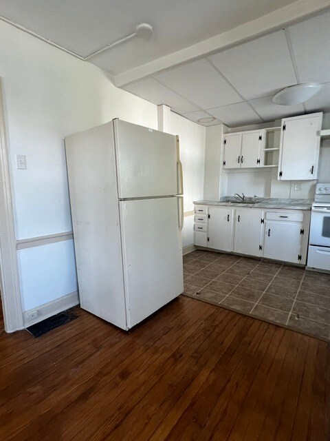 Kitchen - 1 E Maple St