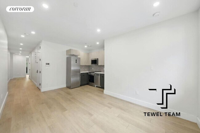 Building Photo - 81 W 118th St