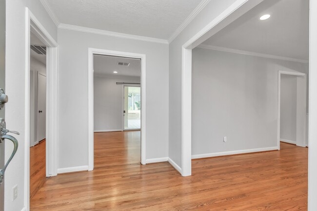 Building Photo - 4611 Merwin St