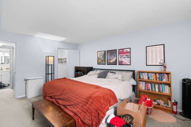 Building Photo - All-Inclusive Luxury Living in Rockville Town Center**