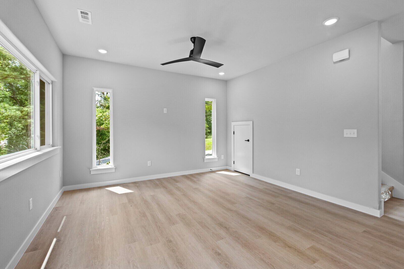 Building Photo - 2 Brightling Ln