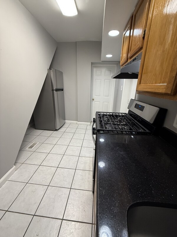 Building Photo - 925 N 28th St
