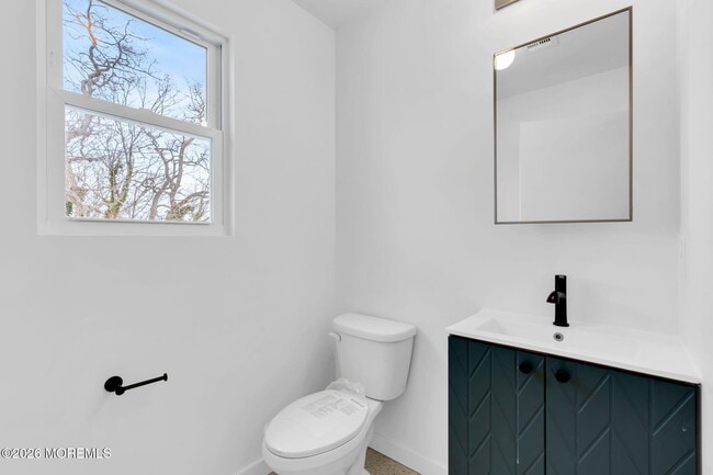 Building Photo - 211 Dewitt Ave