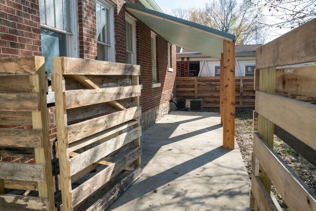 Building Photo - Lovely, Renovated Vintage 3 BR Home! Off-Street Parking, Covered Porch & Patio; Dogs Ok!