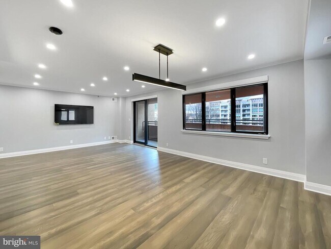 Building Photo - 4801 Hampden Ln